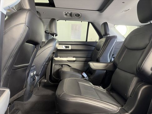Used 2021 Ford Explorer Limited w/ Hybrid Equipment Group 310A AWD/4WD image 7