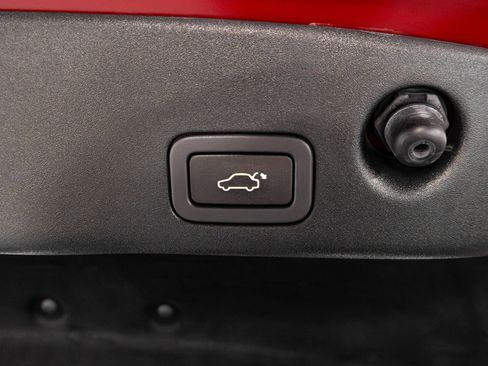 Used 2016 Jaguar XJ R image 40