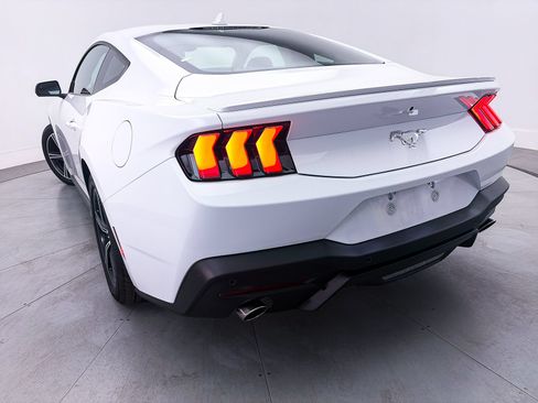 Used 2025 Ford Mustang Premium RWD image 4