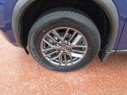 Used 2023 Nissan Rogue S AWD/4WD image 24