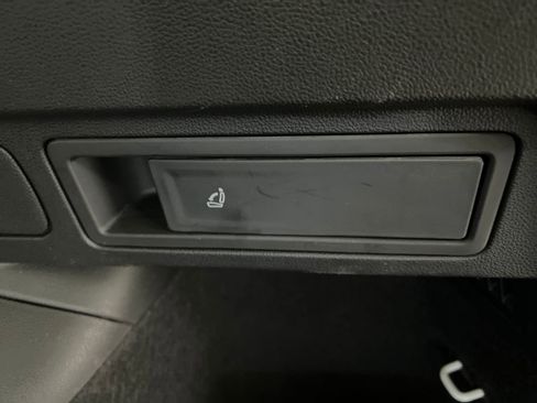 Used 2024 Volkswagen Tiguan Wolfsburg Edition image 41