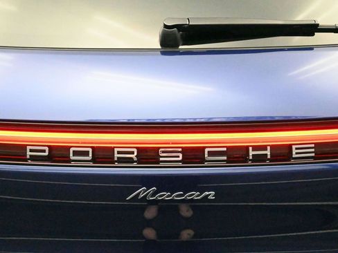 Used 2025 Porsche Macan AWD/4WD image 14