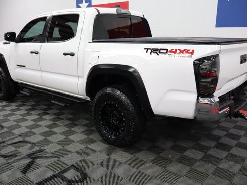 Used 2019 Toyota Tacoma TRD Off-Road AWD/4WD image 11
