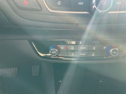 Used 2018 Buick Regal Essence w/ Driver Confidence Package #1 image 9