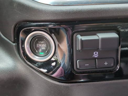 Used 2023 Chevrolet Silverado 1500 High Country w/ Technology Package AWD/4WD image 27