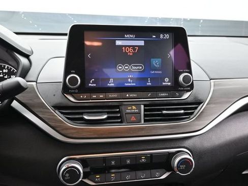 Used 2024 Nissan Altima 2.5 SV FWD image 23