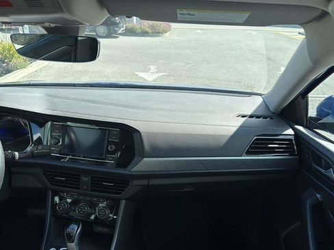 Used 2023 Volkswagen Jetta SE w/ Panoramic Sunroof Package FWD image 10