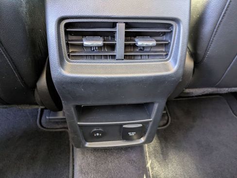 Used 2024 Ford Edge Titanium image 30