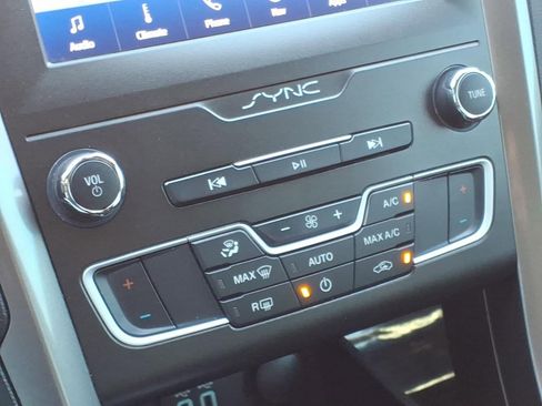 Certified 2020 Ford Fusion SE FWD image 24