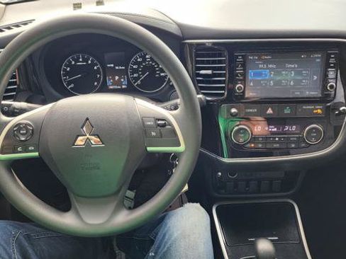 Used 2018 Mitsubishi Outlander ES FWD image 21