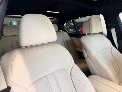 Used 2019 BMW 530i w/ Premium Package image 32
