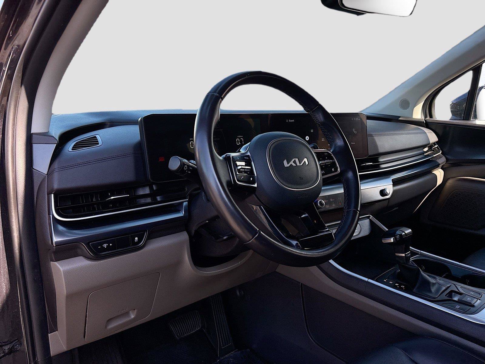 Used 2025 Kia Carnival FWD image 9