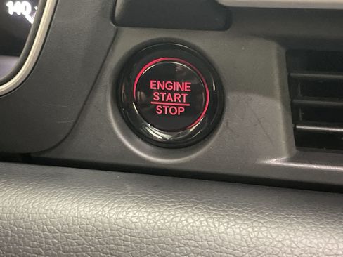 Used 2023 Honda Pilot Touring image 8
