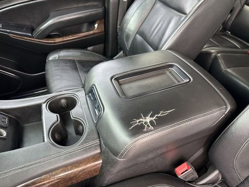 Used 2018 Chevrolet Suburban LT w/ Z71 Midnight Edition image 21