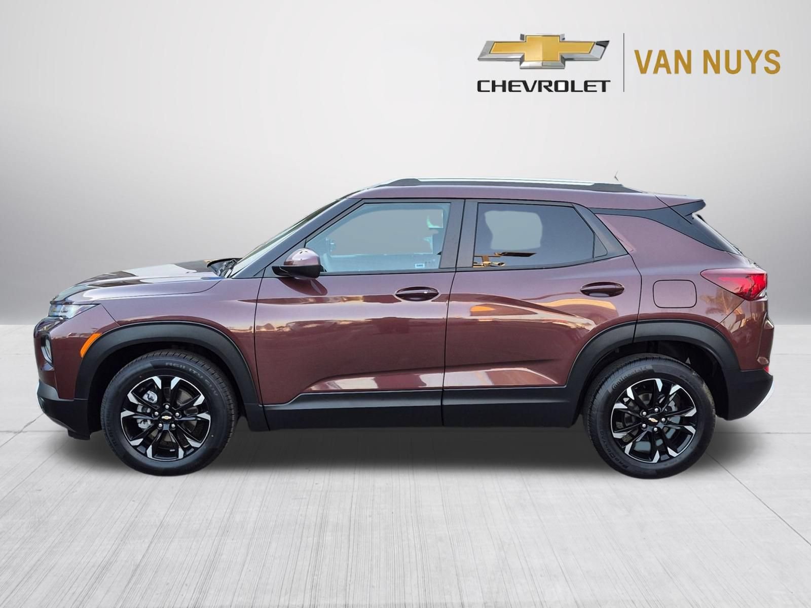 Used 2023 Chevrolet TrailBlazer LT w/ LPO, Blackout Package FWD image 8