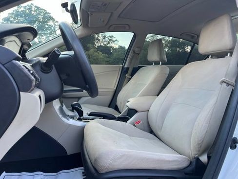 Used 2017 Honda Accord EX image 13