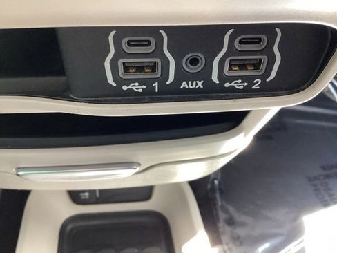 Used 2023 Chrysler Pacifica Touring-L FWD image 25