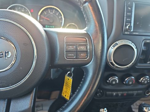 Used 2017 Jeep Wrangler Unlimited Sahara w/ Connectivity Group AWD/4WD image 19