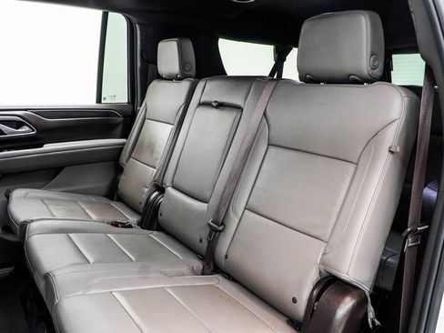 Used 2024 Chevrolet Suburban LT RWD image 40