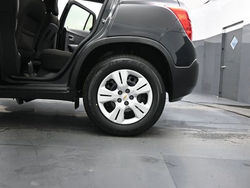 Used 2016 Chevrolet Trax LS w/ LPO, Cargo Package image 17