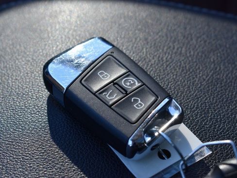 Used 2021 Volkswagen Atlas SEL Premium image 14