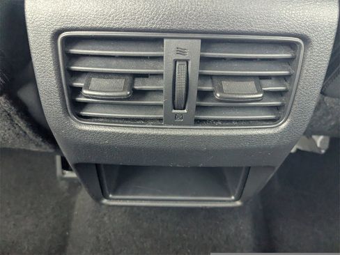 Used 2024 Nissan Rogue S image 17