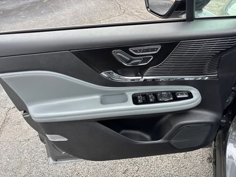 Certified 2022 Lincoln Corsair AWD w/ Premium Package image 11