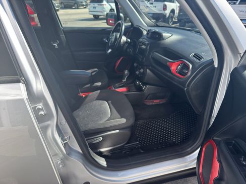 Used 2018 Jeep Renegade Trailhawk w/ Cold Weather Group II AWD/4WD image 10