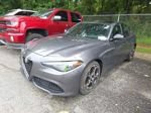 Used 2023 Alfa Romeo Giulia Veloce AWD/4WD image 7