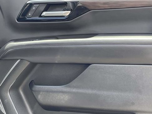 Used 2025 Chevrolet Tahoe Z71 AWD/4WD image 18