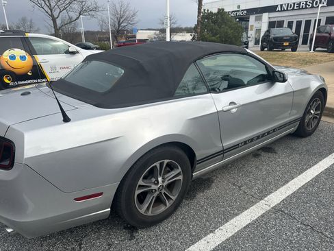 Used 2014 Ford Mustang Premium image 2