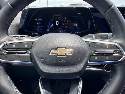 Used 2025 Chevrolet Equinox LT FWD image 24