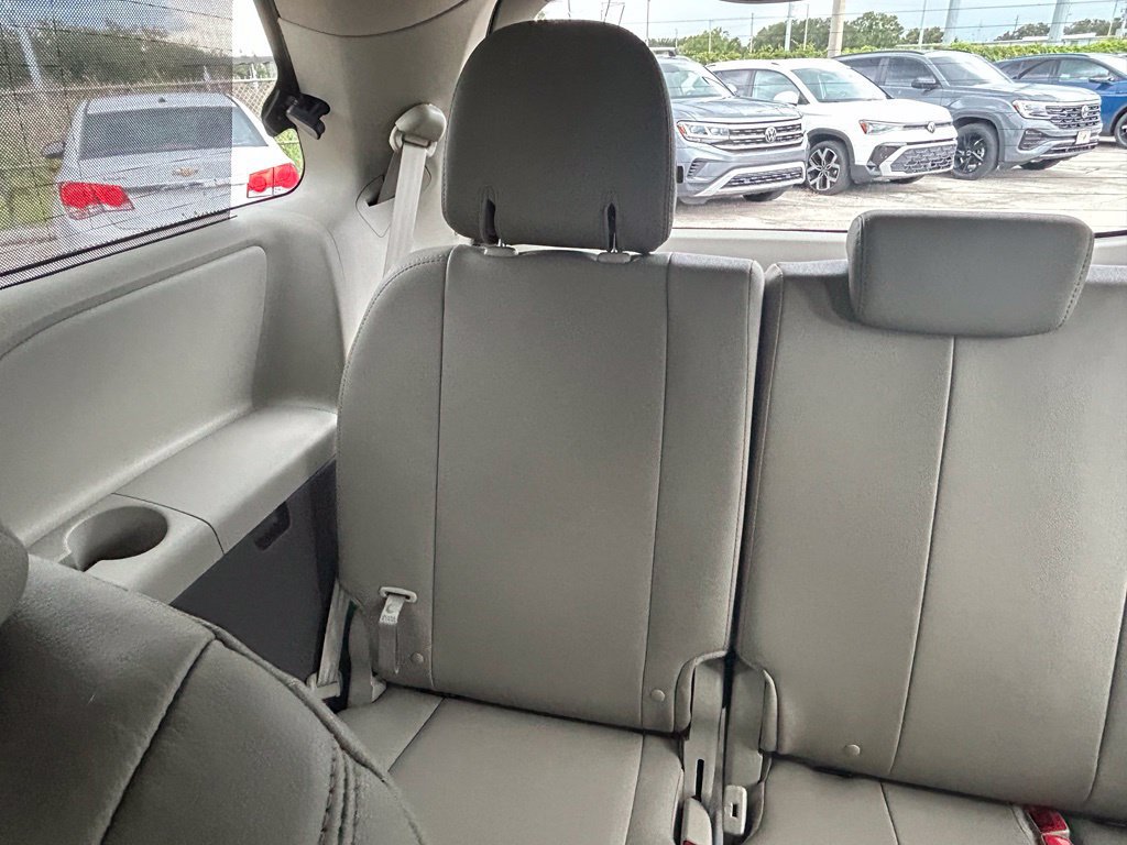 Used 2016 Toyota Sienna XLE FWD image 15