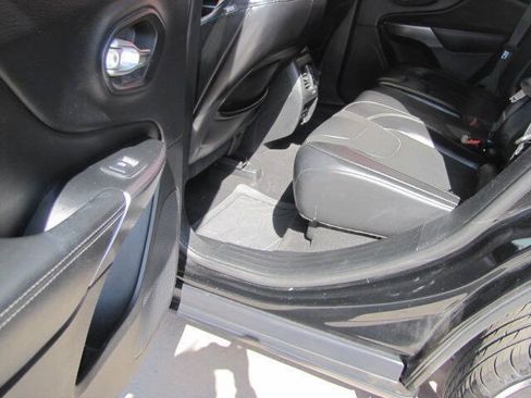 Used 2019 Jeep Cherokee Limited AWD/4WD image 13