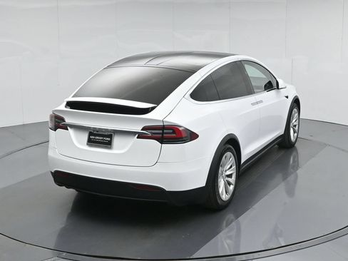 Used 2020 Tesla Model X Long Range AWD/4WD image 32