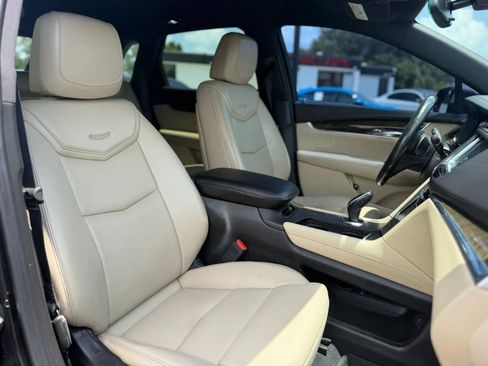 Used 2017 Cadillac XT5 FWD image 12