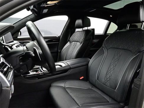 Used 2022 BMW 750i xDrive w/ Autobahn Package image 5