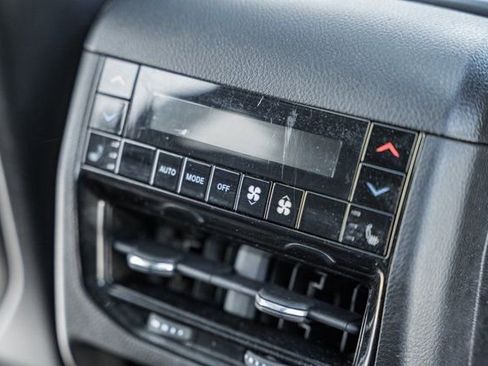 Used 2022 Jeep Grand Cherokee Overland w/ Luxury Tech Group IV image 24