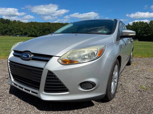 Used 2014 Ford Focus SE w/ SE Winter Package FWD image 1