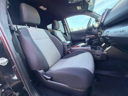 Used 2021 Toyota Tacoma TRD Off-Road w/ Technology Package AWD/4WD image 25