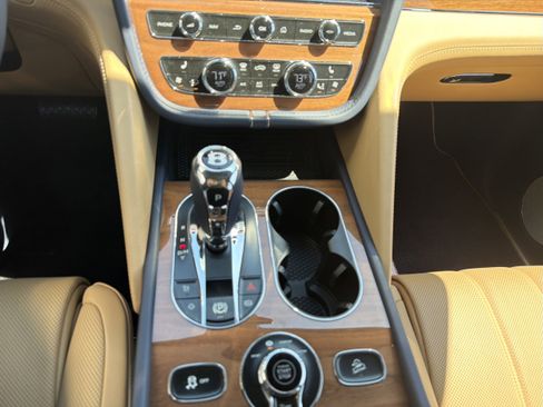 New 2026 Bentley Bentayga AWD/4WD image 16