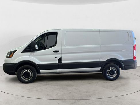 Used 2015 Ford Transit 250 130 Low Roof RWD image 3