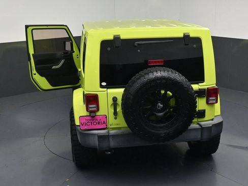 Used 2017 Jeep Wrangler Unlimited Rubicon w/ Connectivity Group AWD/4WD image 23