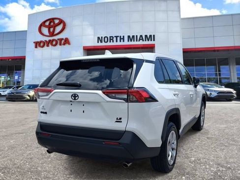 Used 2025 Toyota RAV4 LE AWD/4WD image 4