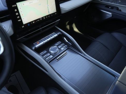 Used 2025 Lincoln Nautilus Reserve image 29