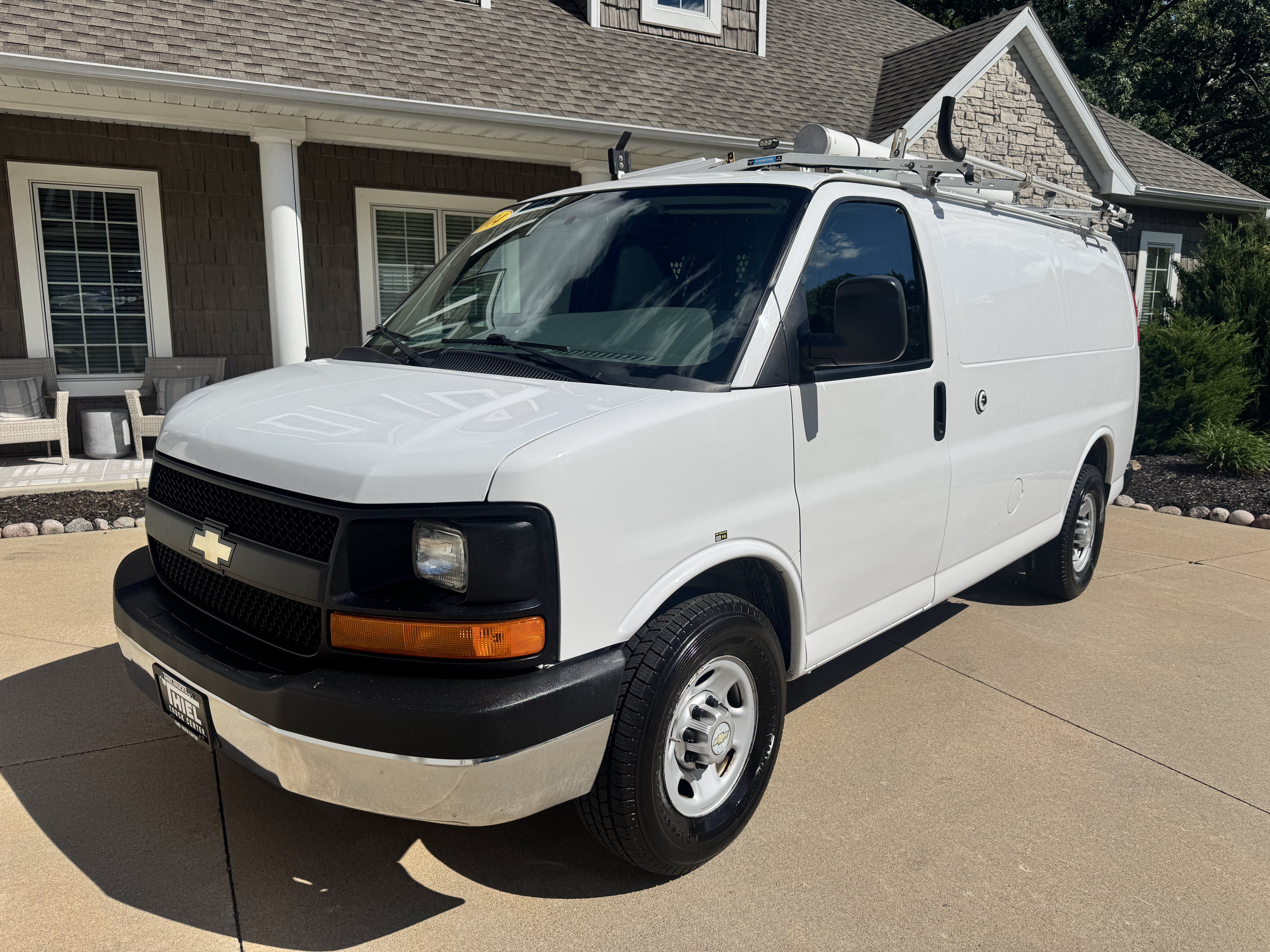 Used 2014 Chevrolet Express 2500 RWD image 1