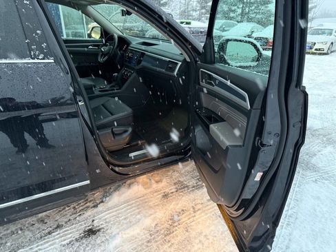 Used 2021 Volkswagen Atlas SE w/ Panoramic Sunroof Package image 9