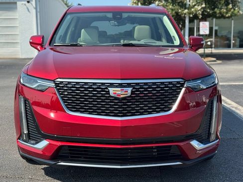 Used 2023 Cadillac XT6 Premium Luxury w/ Technology Package FWD image 4