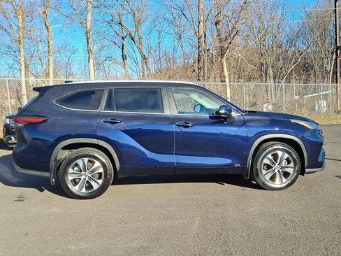 Certified 2025 Toyota Highlander XLE AWD/4WD image 28