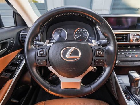 Used 2018 Lexus IS 300 AWD w/ Comfort Package image 15